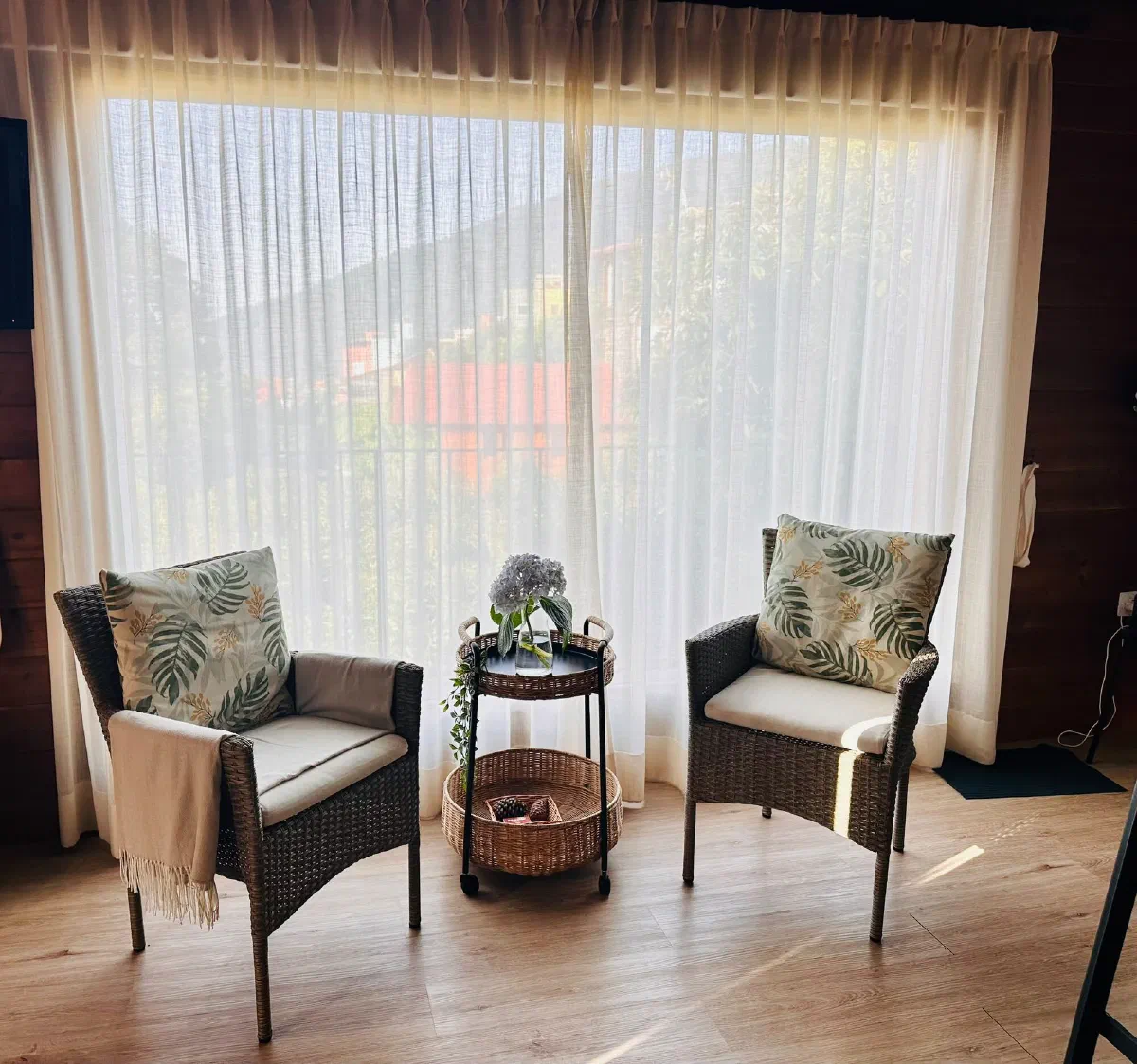 Fabulosa: sheer curtains over the large window with the hillside beyond